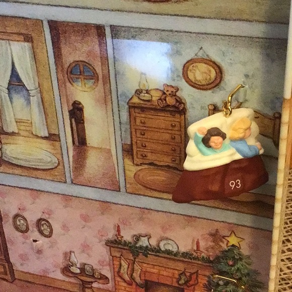 Vintage 1993 Hallmark miniature Night Before Christmas miniature ornament - Picture 6 of 6